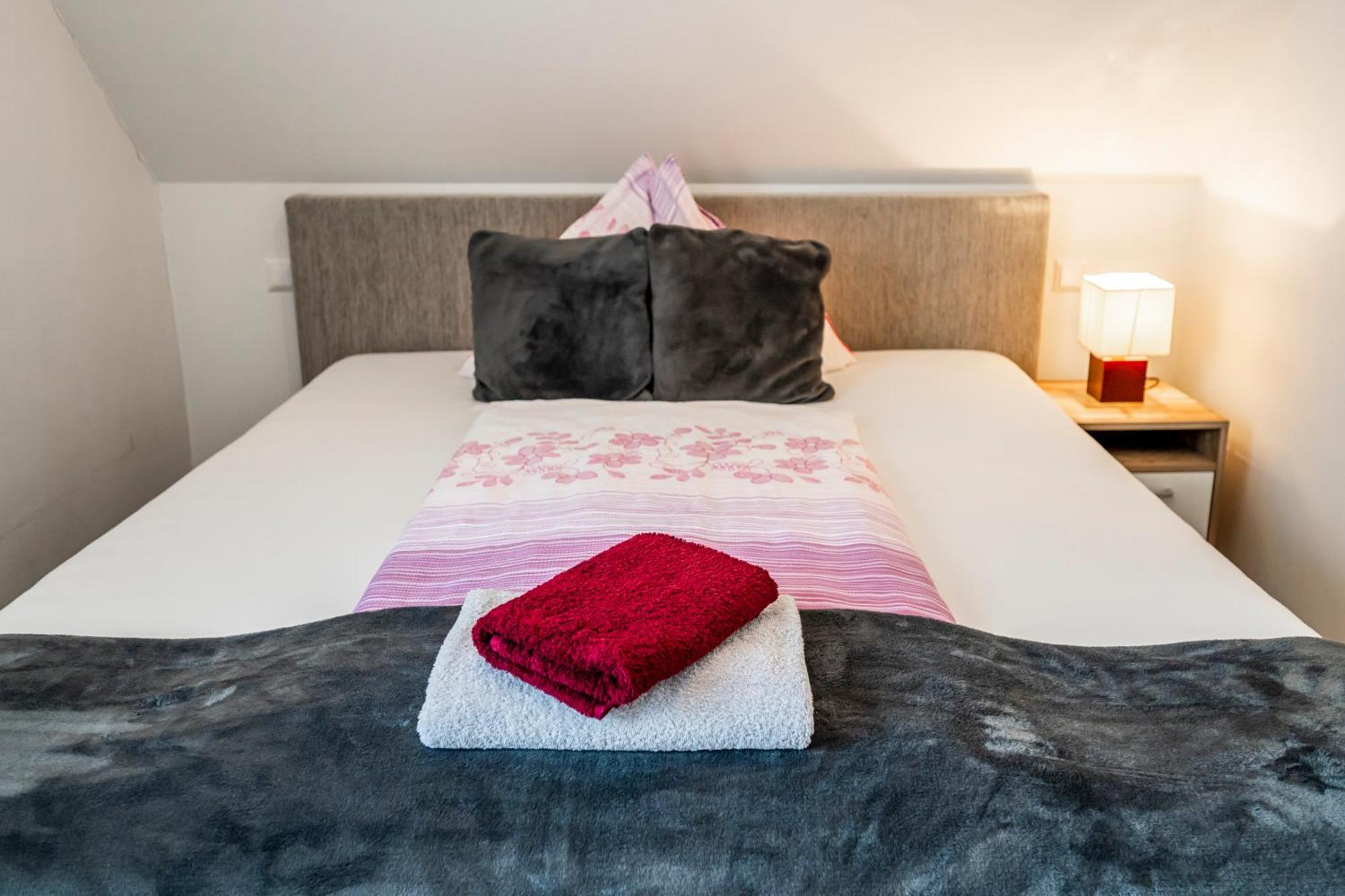 Die Schlafstube - Bed & Breakfast Zeltweg Buitenkant foto