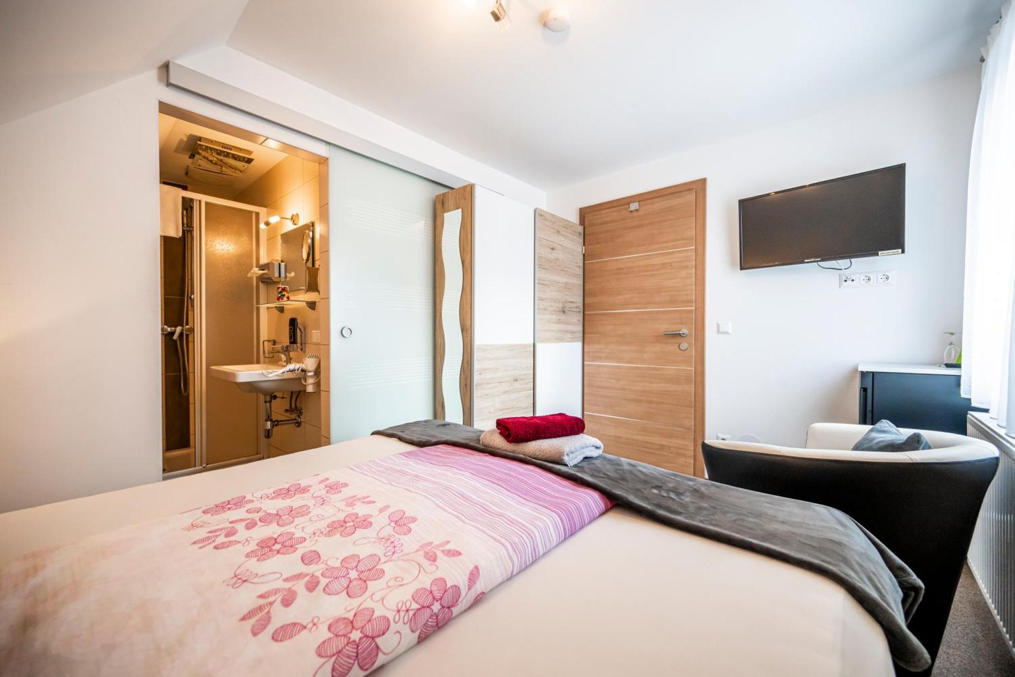 Die Schlafstube - Bed & Breakfast Zeltweg Buitenkant foto